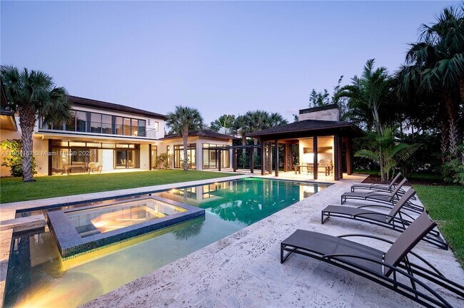 Building Photo - 9000 SW 63rd Ct