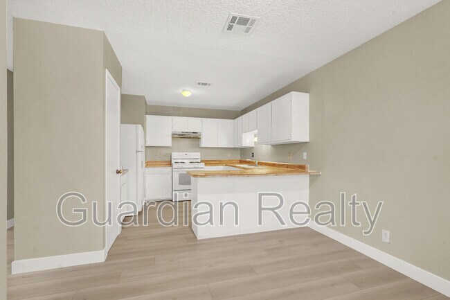 Building Photo - 801 N Major Ave