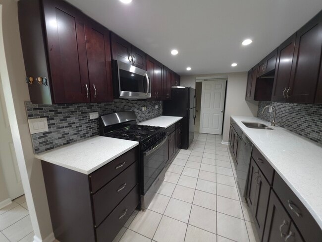 Building Photo - 1665 Coach Dr