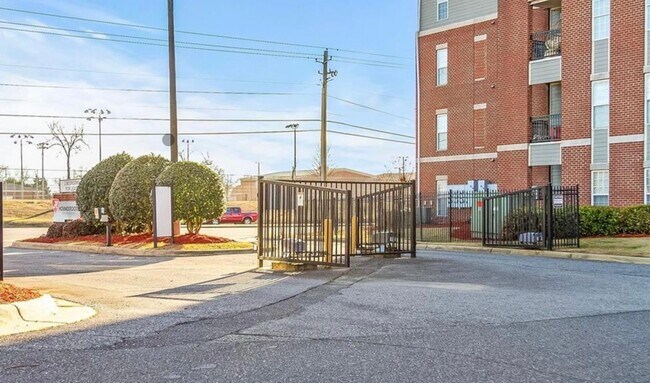 Building Photo - Furnished 3 bed, 3 bath Houndstooth Condo available Fall 26