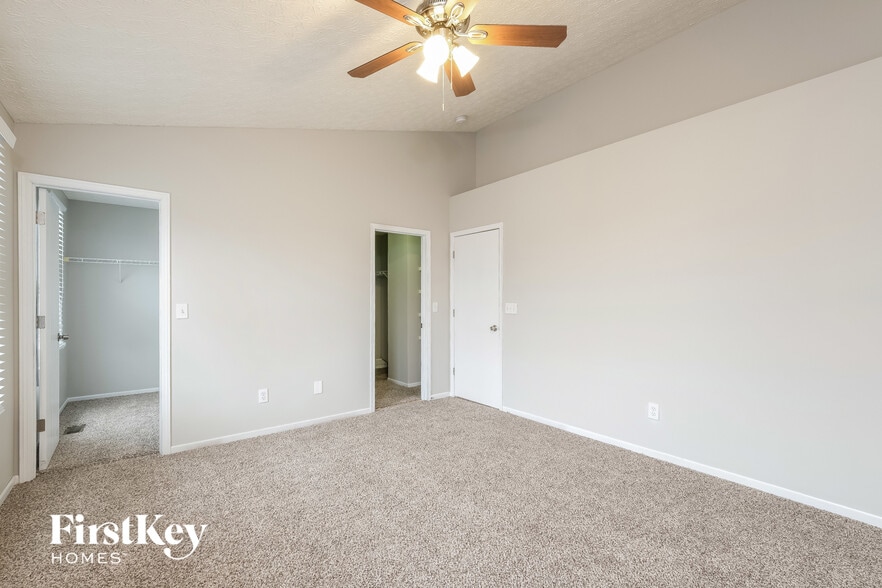 Building Photo - 2613 Fernwood Ave