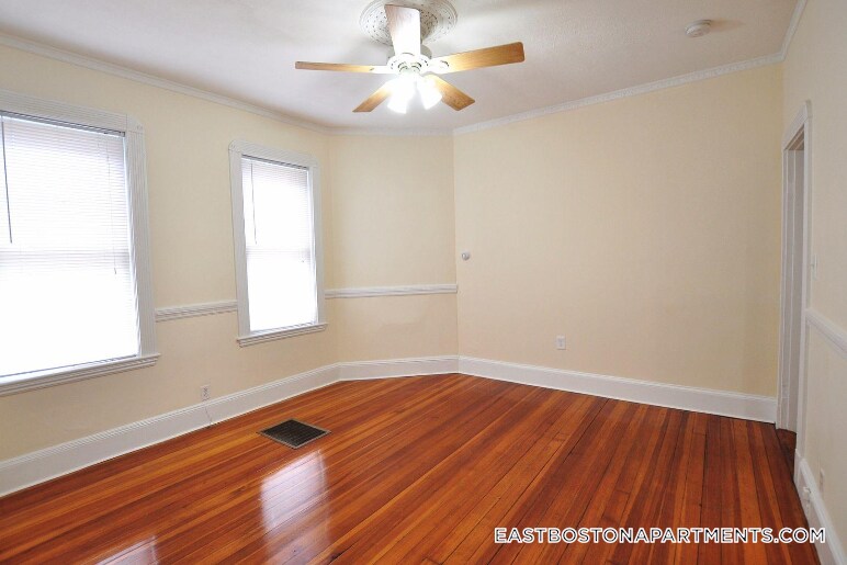 Building Photo - 756 Saratoga St