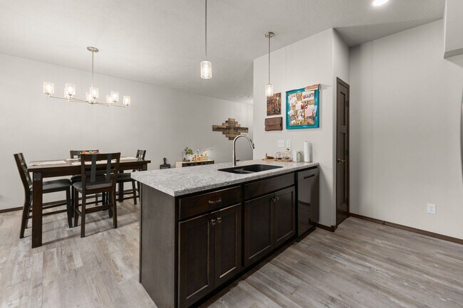 Building Photo - 4500 E Whisper Ridge Pl