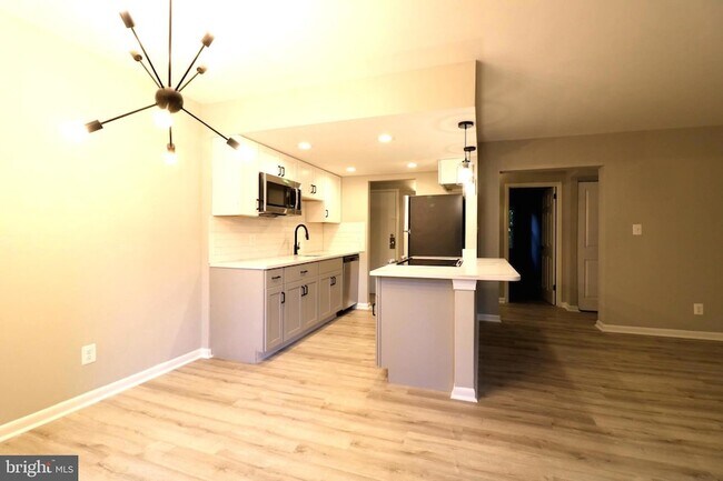 Building Photo - 2249 Castle Rock Square