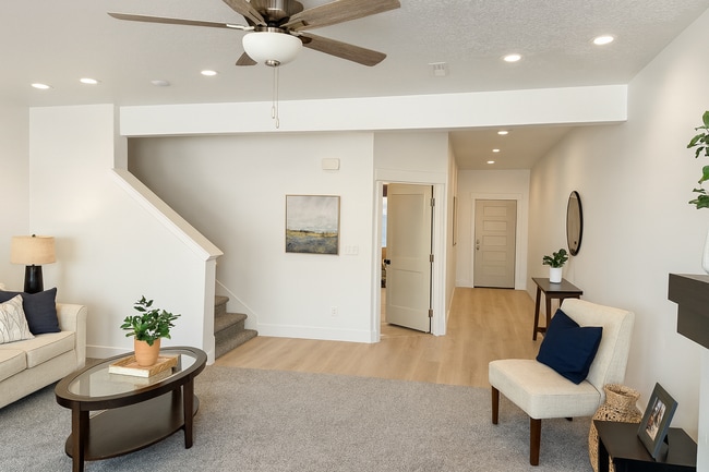 Building Photo - Ogden Townhome 321