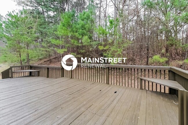 Building Photo - 3 Bedroom Pet-Friendly Home in Stone Mountain, GA with Main Street Renewal