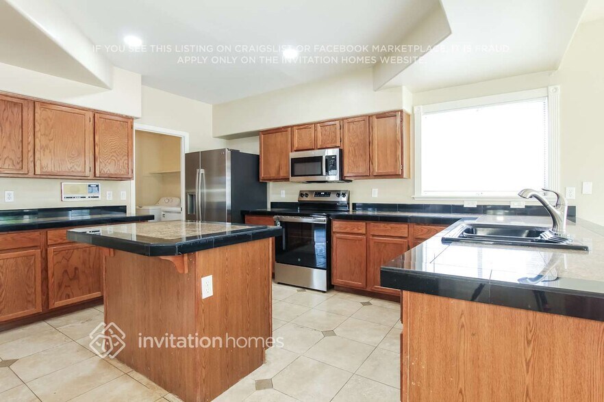 Building Photo - 11411 W Primrose Dr