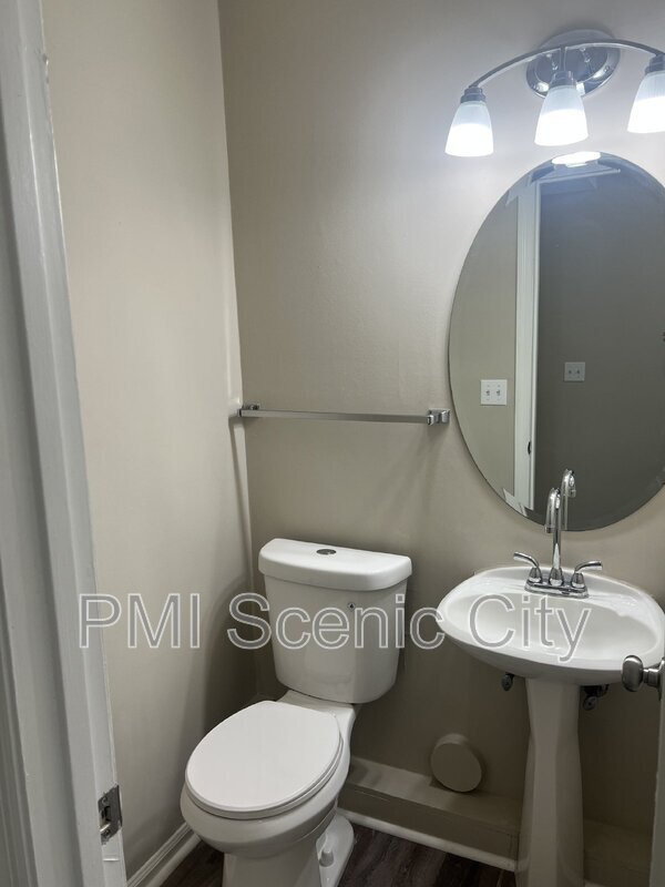 Building Photo - 1430 Stratton Pl Dr