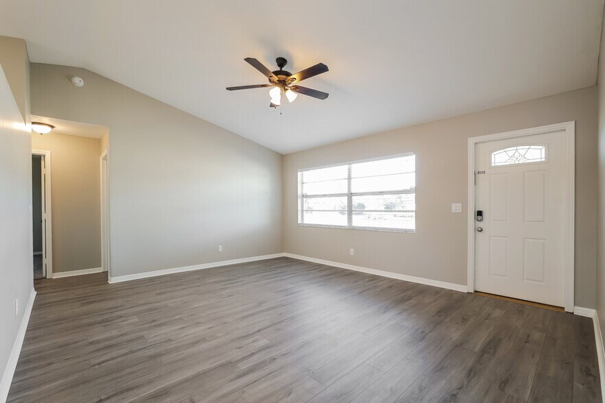 Building Photo - 28 SW 13th St