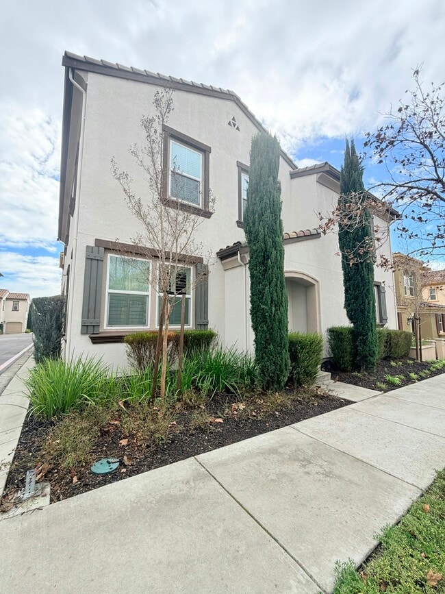 Building Photo - 3138 Vittoria Loop