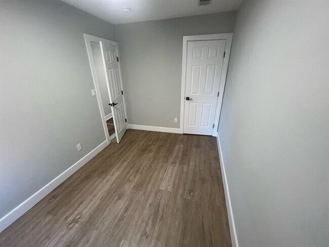 Building Photo - 434 W SIDE Ave