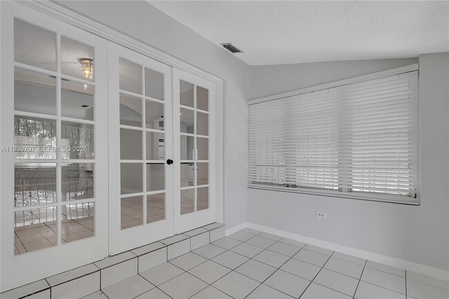 Building Photo - 2327 SW 22nd Terrace