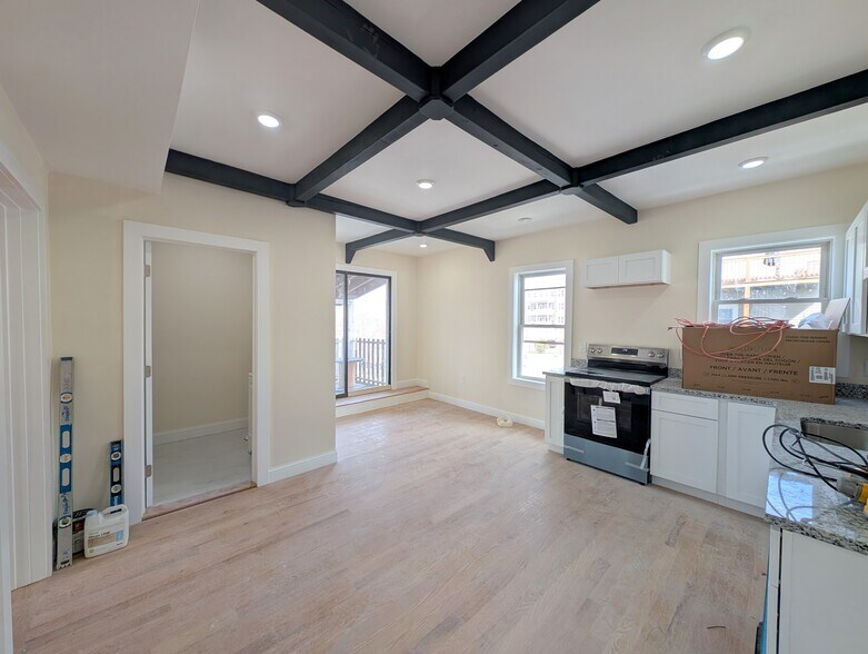 Building Photo - 7 Lowell Cir