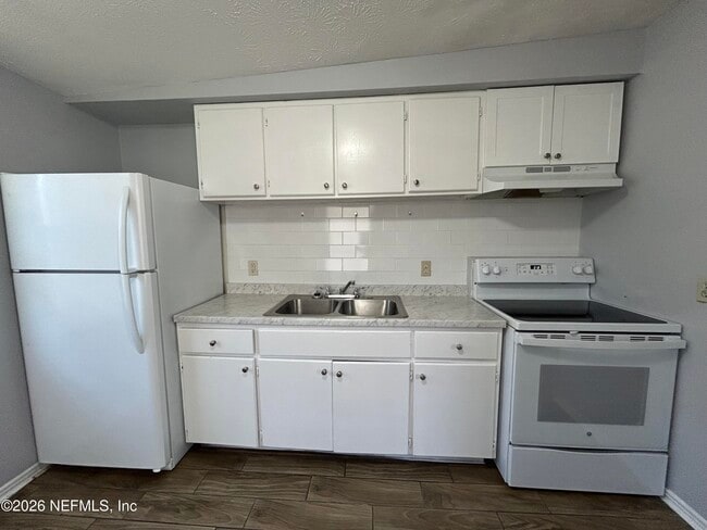 Building Photo - 3248 Phyllis St