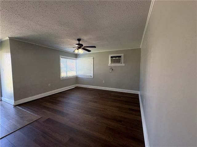 Building Photo - 1010 Isbell St