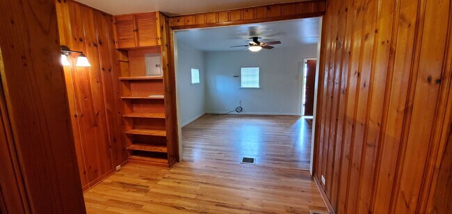 Building Photo - Charming 4-bedroom in Golden