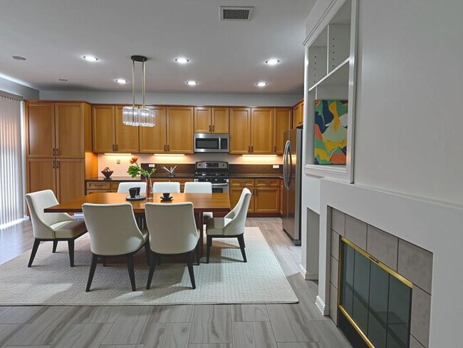 Building Photo - Situated In a Quiet Community Of Santa Cla...