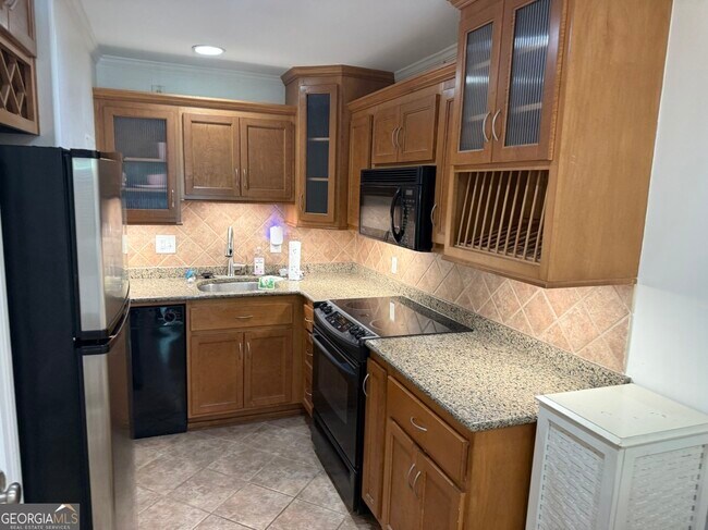 Building Photo - 655 E Campus Rd