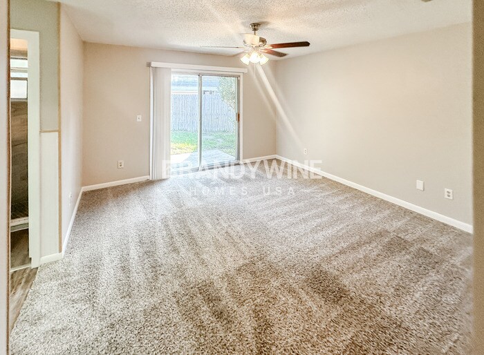 Building Photo - 10498 Arrowhead Dr