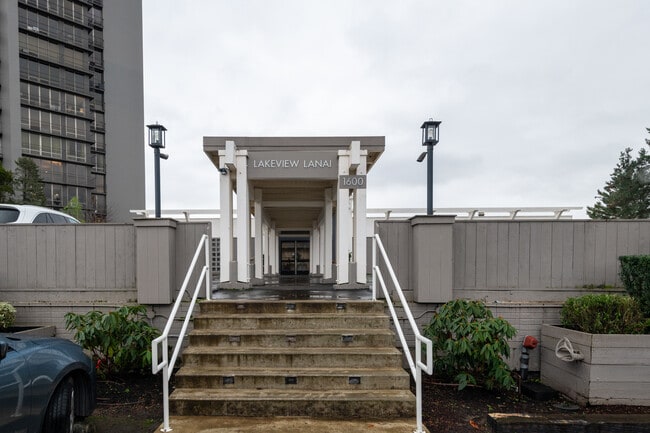 Building Photo - 1600 43rd Ave E