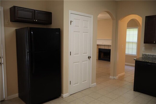 Building Photo - 176 Rivergate Ct