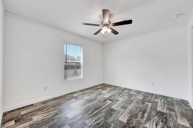 Building Photo - 2563 Skyview St
