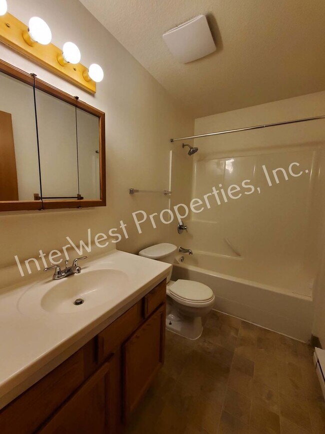 Building Photo - 2622 SE 84th Ave
