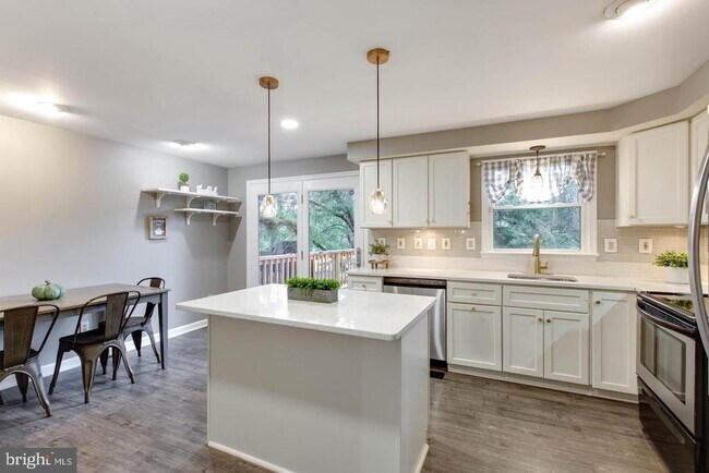 Building Photo - 5420 King Arthur Cir