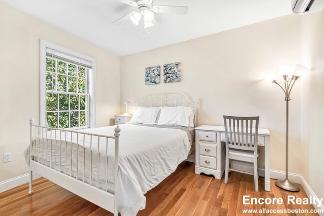 Building Photo - 10 Bradbury St