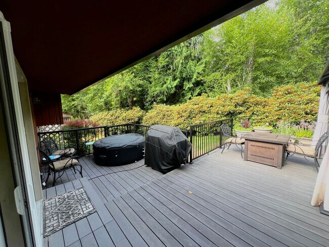 Building Photo - Available Oct. 3rd- Gorgeous Home w/Lots o...