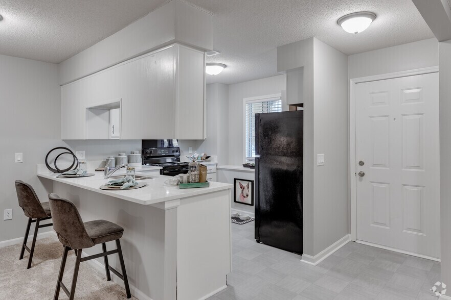 Wildwood off Main 200 Lake Forest Blvd Kalamazoo MI 49006 Apartment