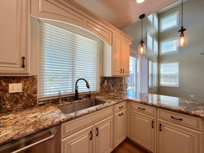 Building Photo - Coveted Napa Yacht Club 3 Bedrooms, 2 1/2 Bathrooms, w/ 1st Level Primary Bedroom/Bath