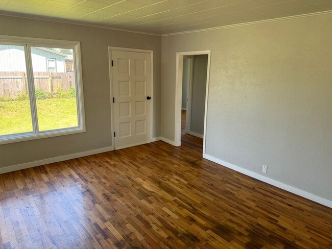 Building Photo - Great Thurston Home!