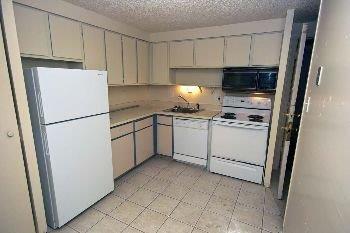 Building Photo - Great location off Leetsdale/Parker and Fl...