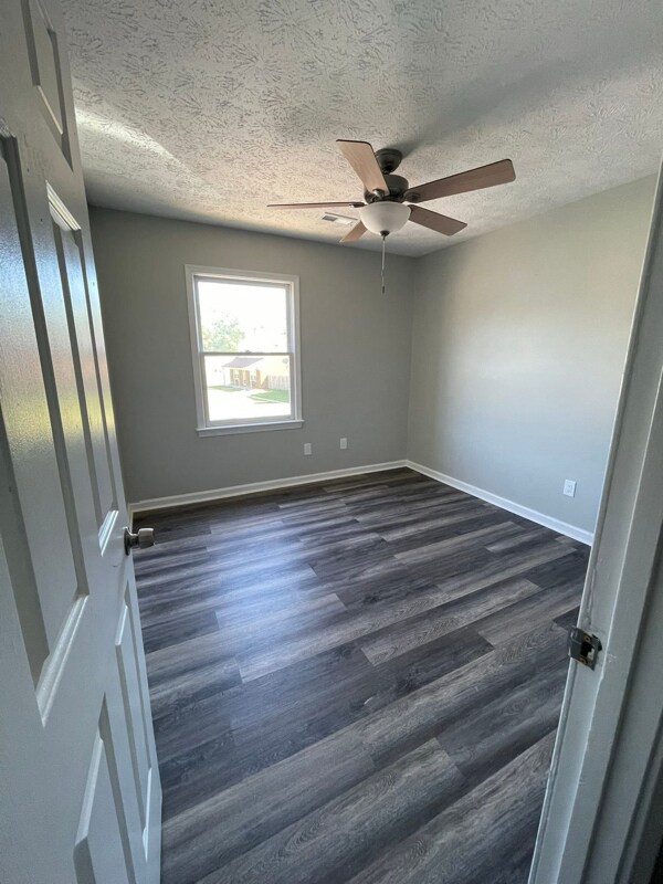 Building Photo - 45 Dawn Ln