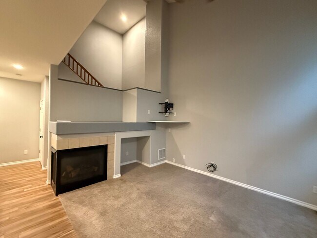 Building Photo - Bright and Modern 3-Bed, 2.5-Bath Townhous...