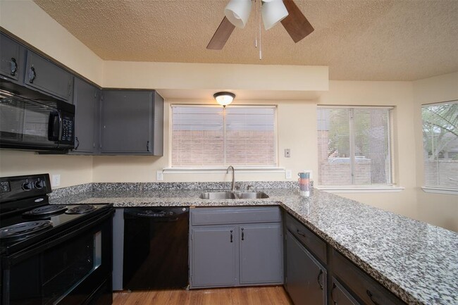 Building Photo - 10619 Chapel Hill Dr