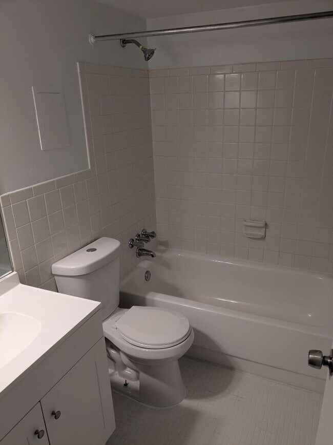 Building Photo - 620 Pedretti Ave