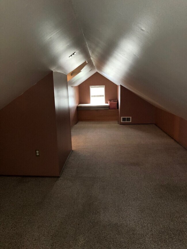 Building Photo - 803