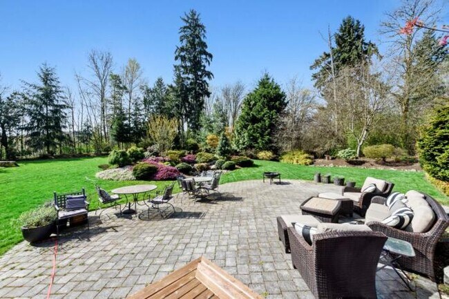 Building Photo - 4 bedroom in Tukwilla WA 98188