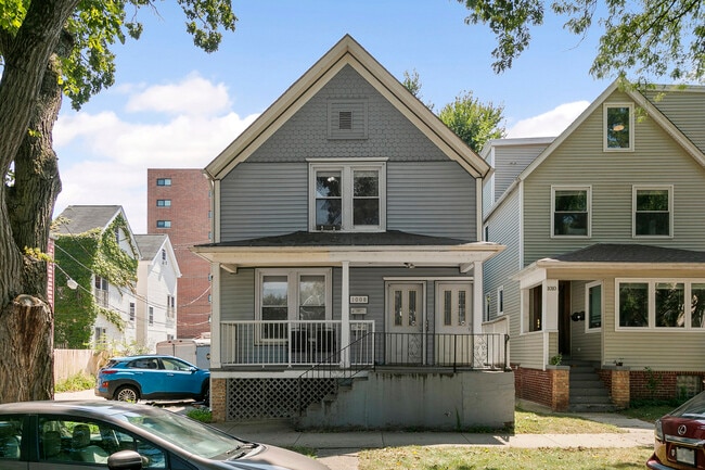 Building Photo - 1008 Garnett Pl