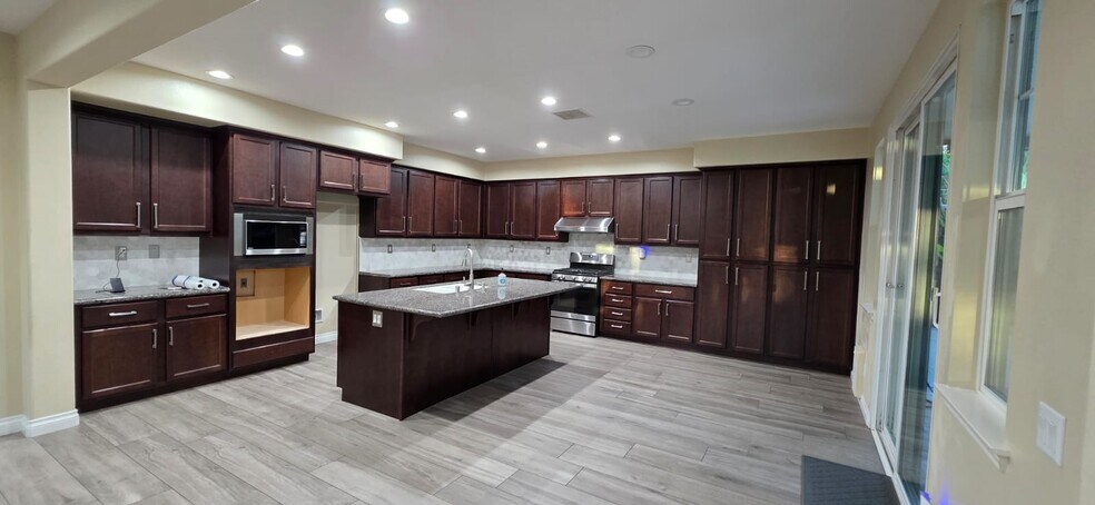 Building Photo - 14313 Florence St