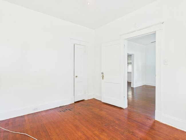 Building Photo - 2404 Yorktown Ave