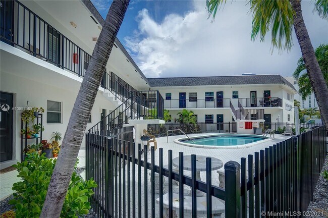 Building Photo - 512 Bayshore Dr