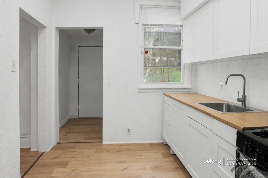 Building Photo - 2309 Valera Ave