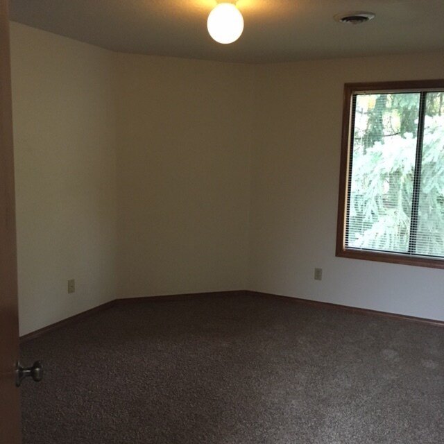 Building Photo - 17545 NW Woodmere Ct