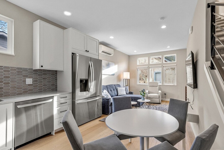 Building Photo - 305 18th Ave