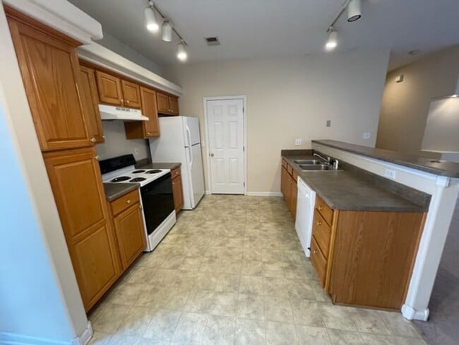 Building Photo - Beautiful Ranch home in Masterson Station ...