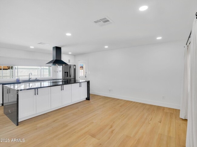 Building Photo - 3118 S Evergreen Rd