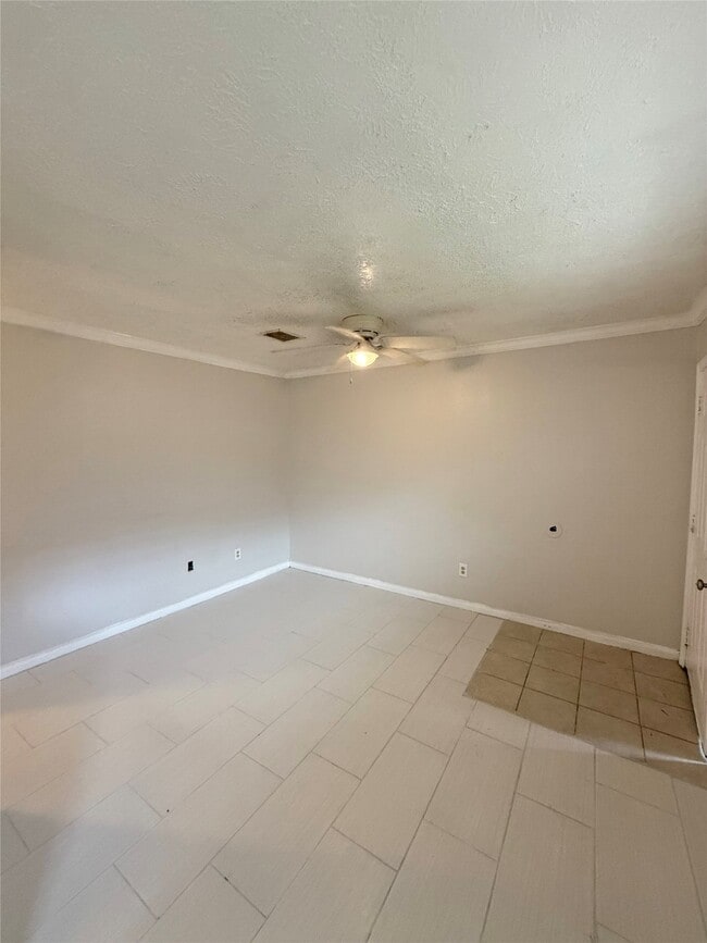 Building Photo - 3411 Drew St